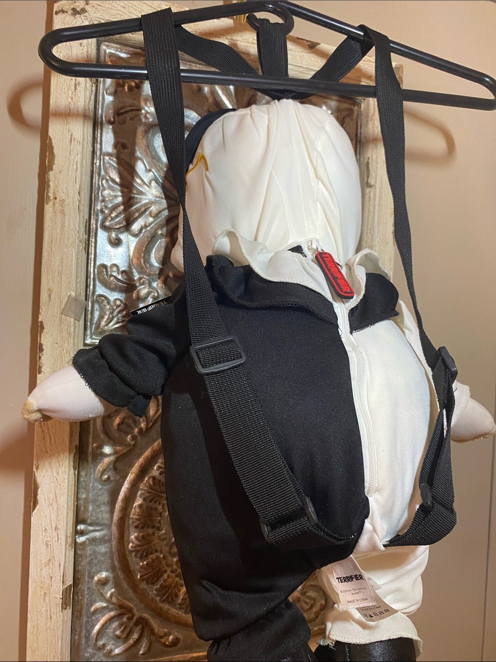 SPIRIT Terrifier Art The Clown Backpack with Yellow Sunflower Eyes - Picture 5 of 5